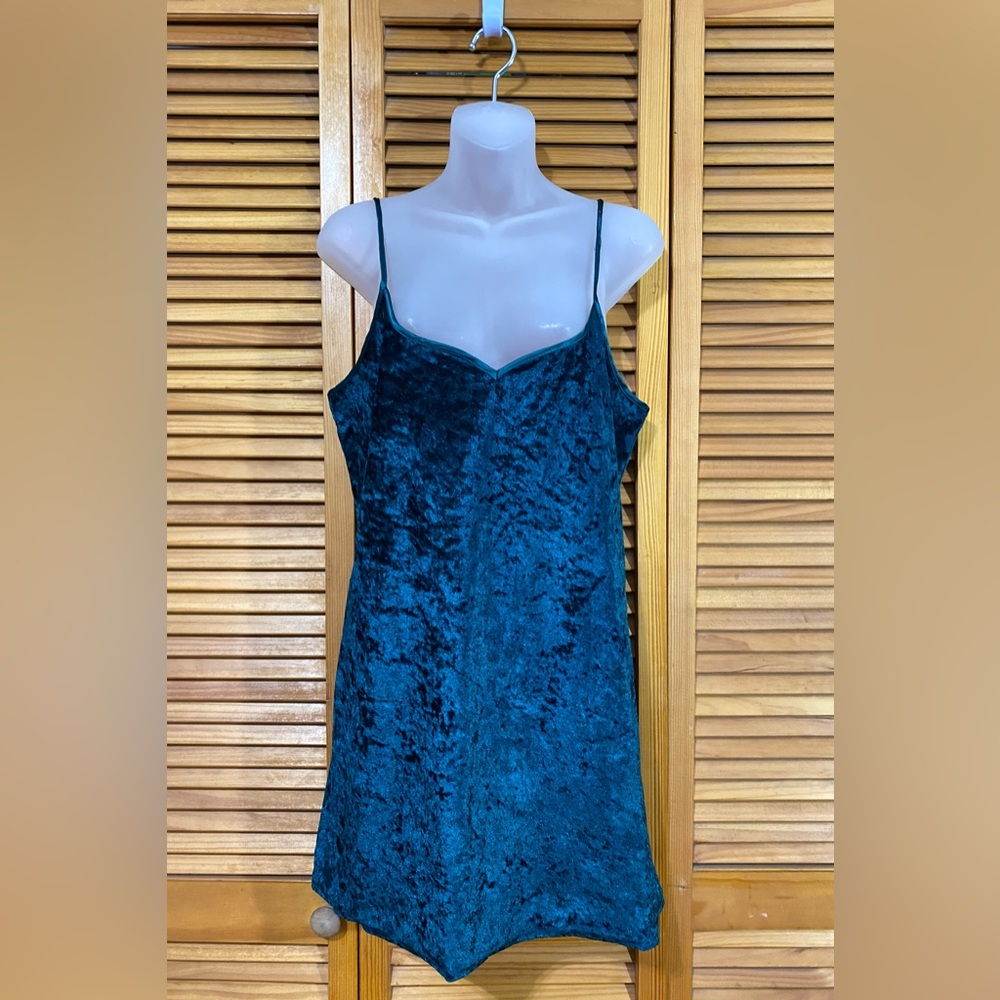 Vintage Intimate Moods: Velour nightgown